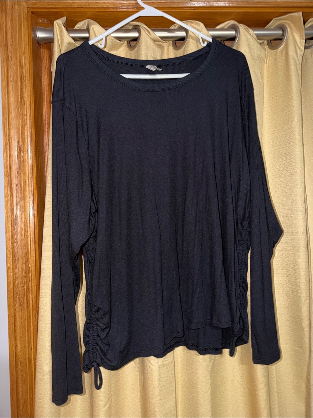 all in motion Black Long-Sleeve Side-Ruched Crew Top